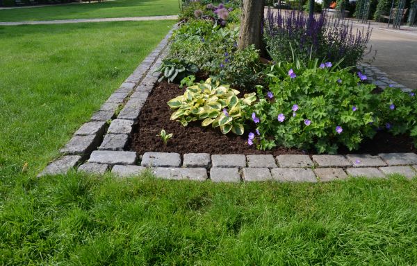 Flower Bed Mulching in Lehi